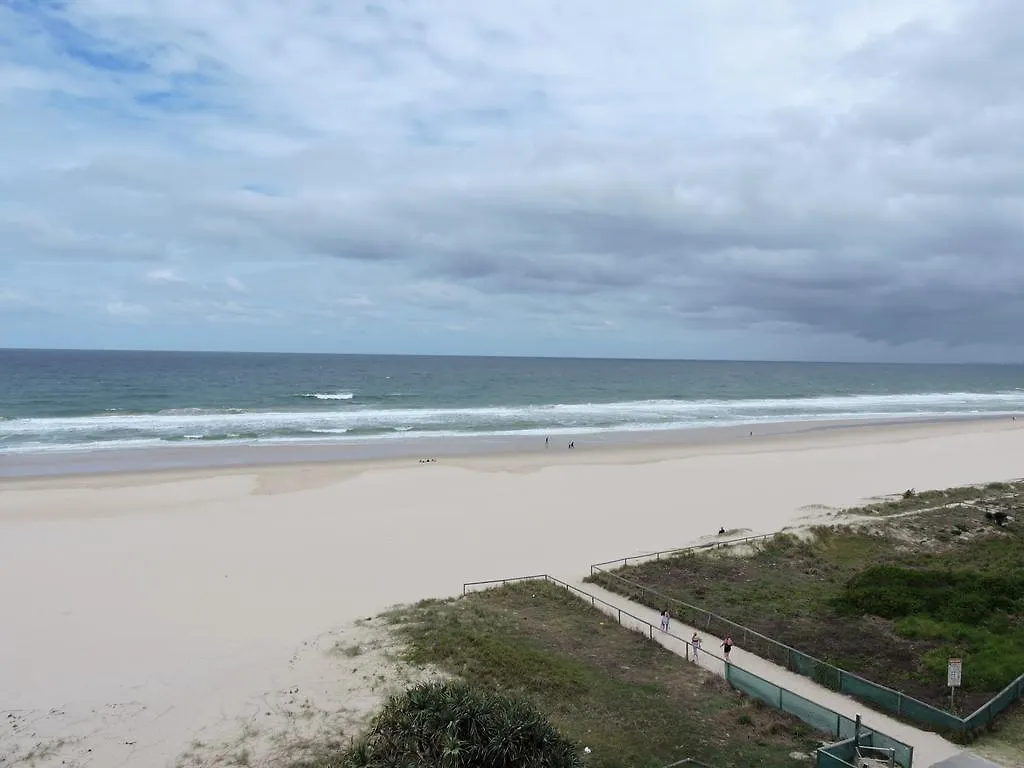 *** Aparthotel President Holiday Apartments - Absolute Beachfront Gold Coast Australia