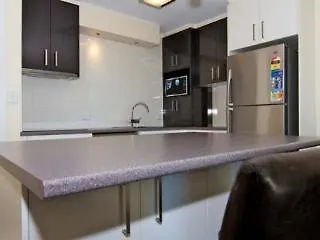 *** Apartmanhotel President Holiday Apartments - Absolute Beachfront Gold Coast Ausztrália