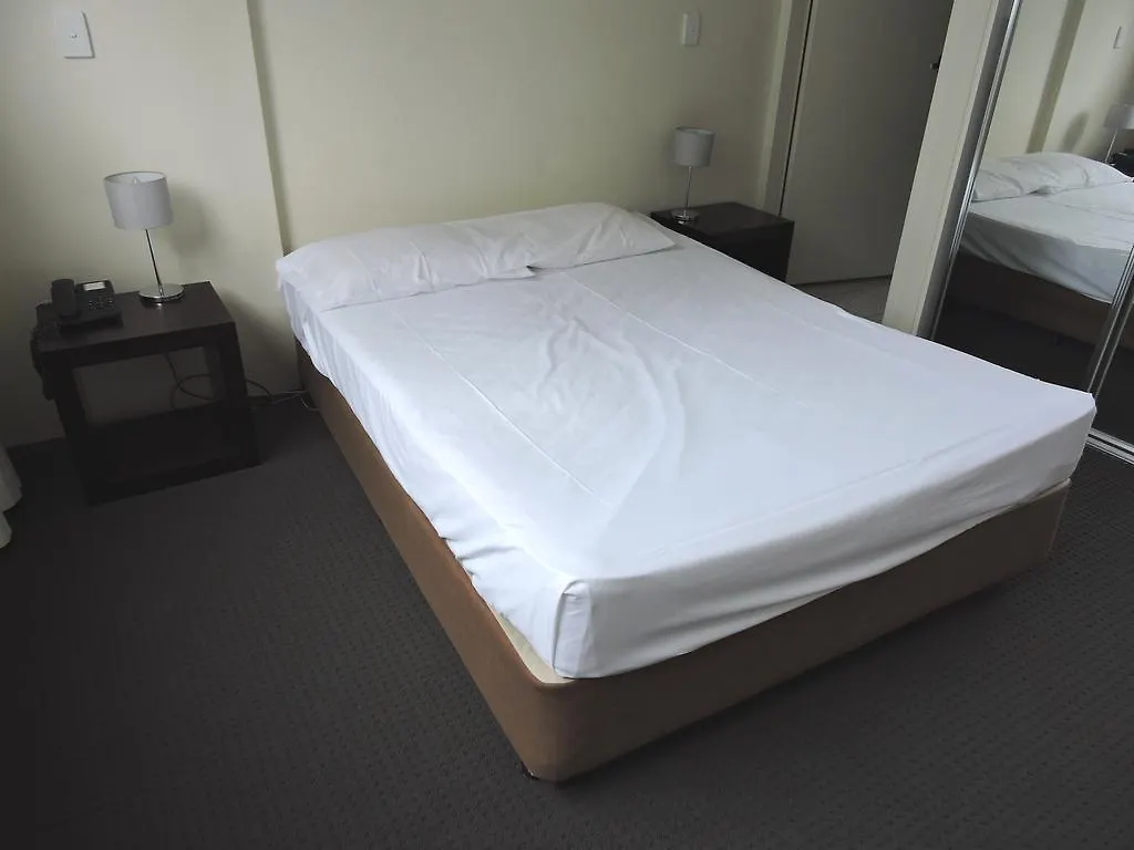 President Holiday Apartments - Absolute Beachfront Gold Coast