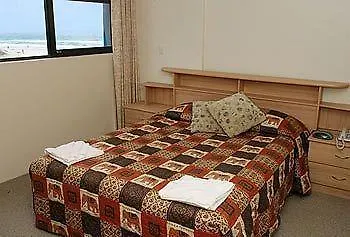 President Holiday Apartments - Absolute Beachfront Gold Coast