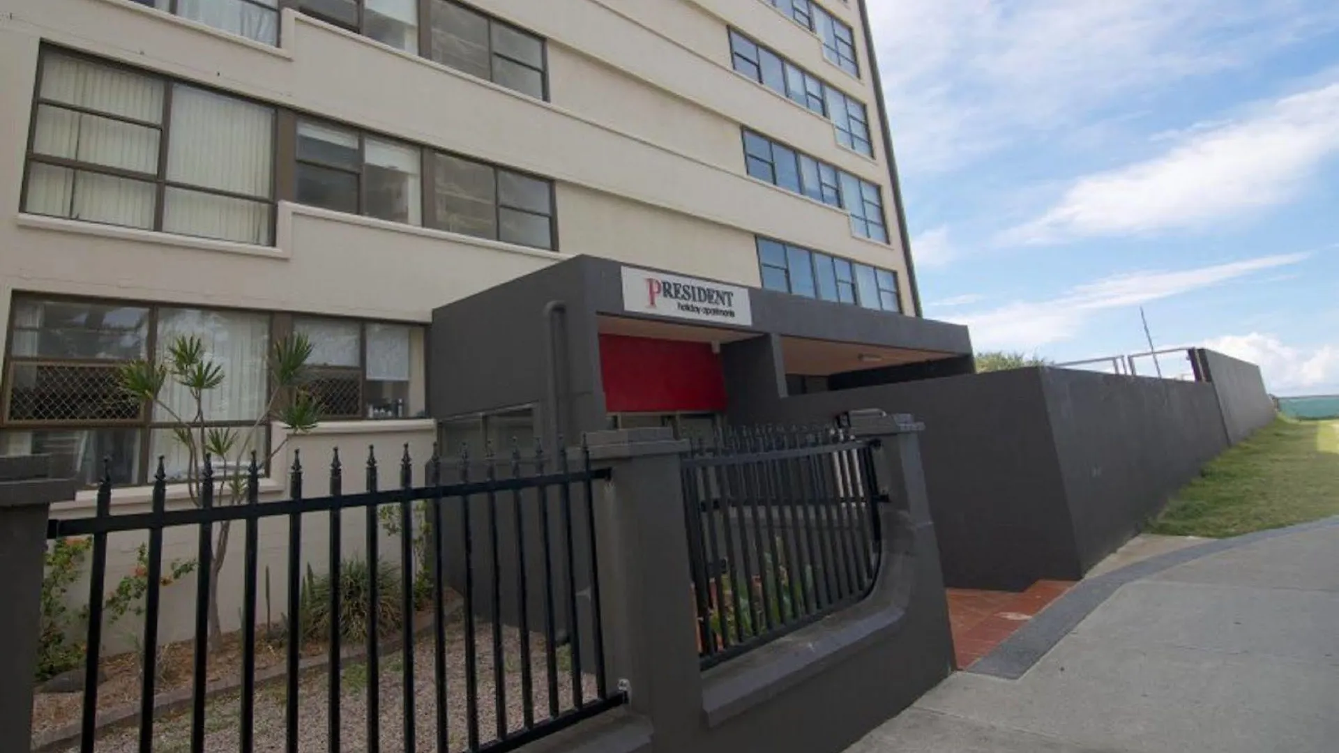 President Holiday Apartments - Absolute Beachfront Gold Coast