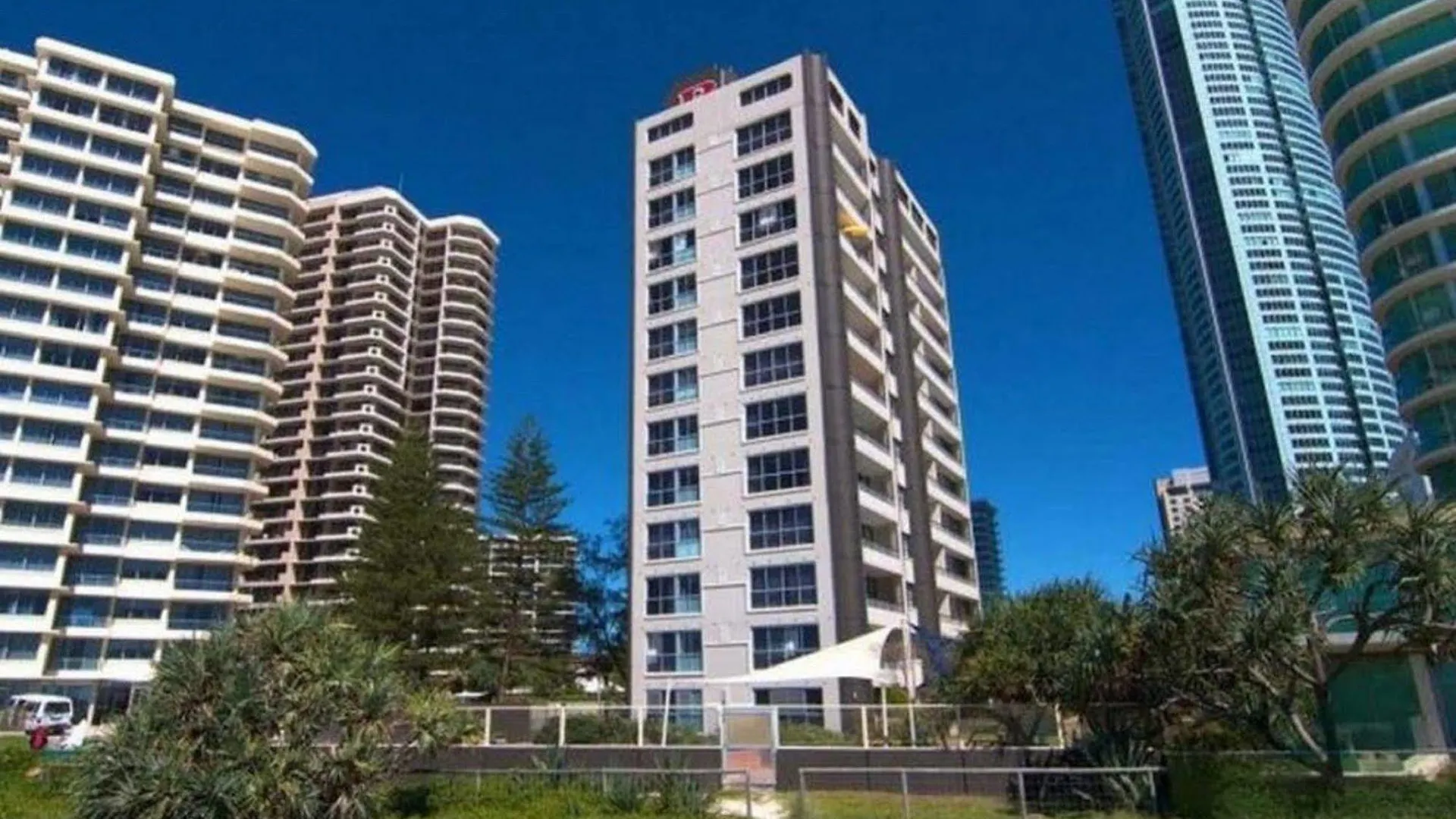 President Holiday Apartments - Absolute Beachfront Gold Coast Australien